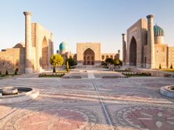 Samarkand - Registan Platz  (Bild: Asien Special Tours)